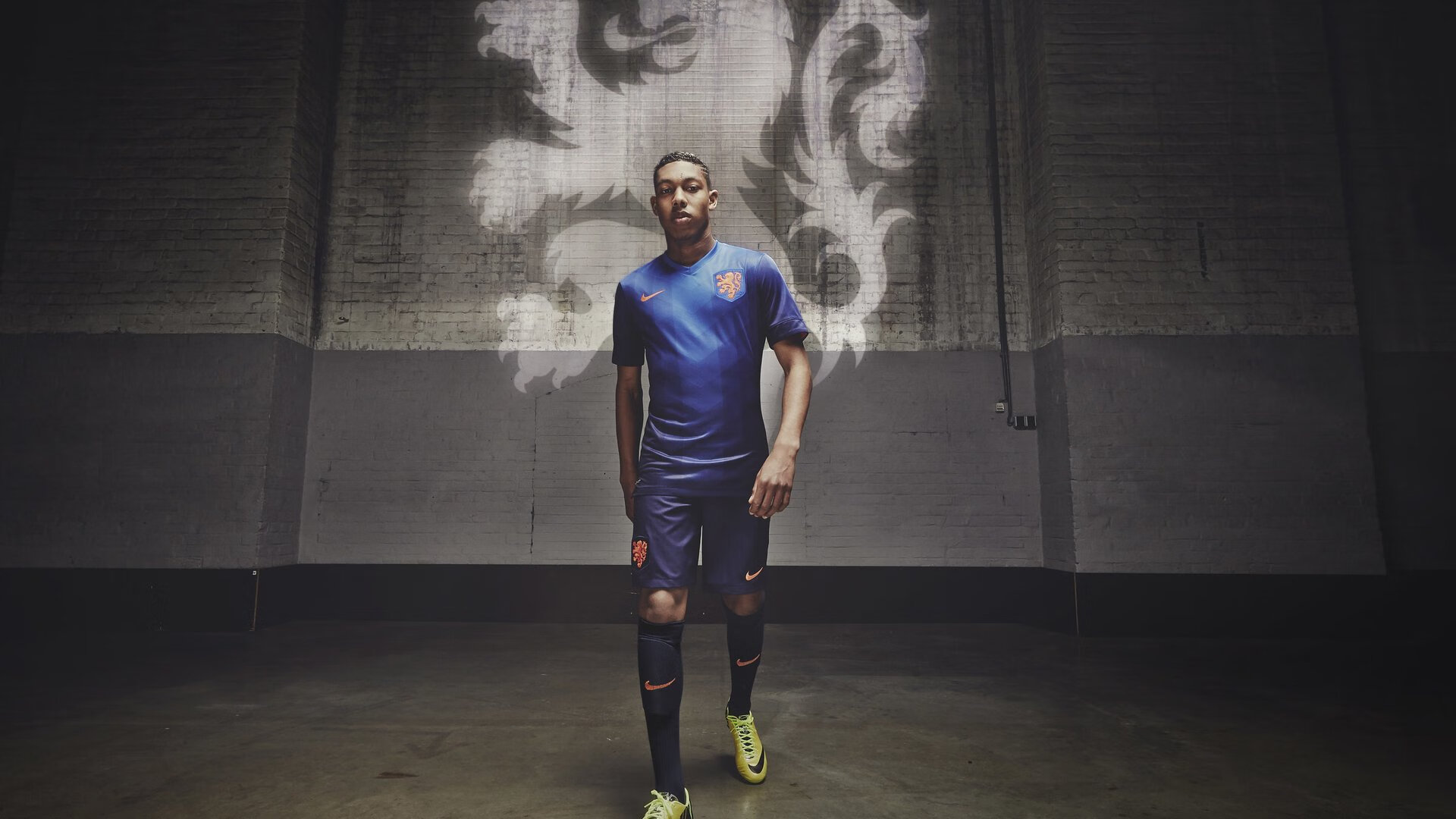 “从废墟中崛起!——逆风翻盘的冠军奇迹”,逆风笑解说废墟生存