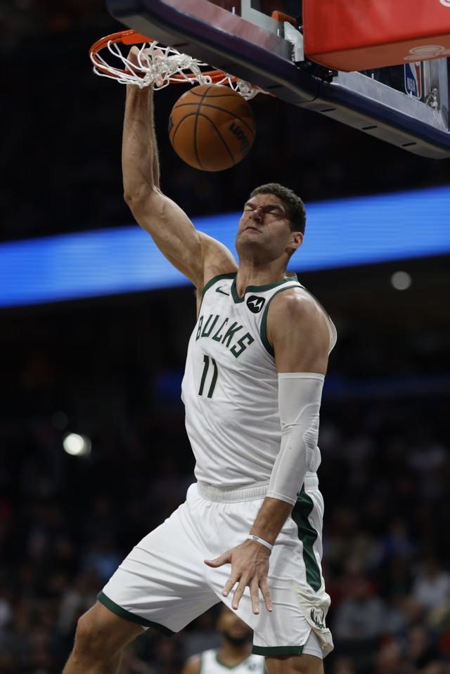 米兰体育：雄鹿队新赛季：康诺顿能否继续提供稳定的外线火力，在季后赛中发挥关键作用，帮助球队赢得总冠军？的简单介绍