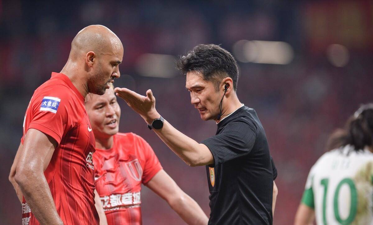 包含米兰体育:艾克森：在比赛中进球，帮助球队取得胜利，状态回升的词条