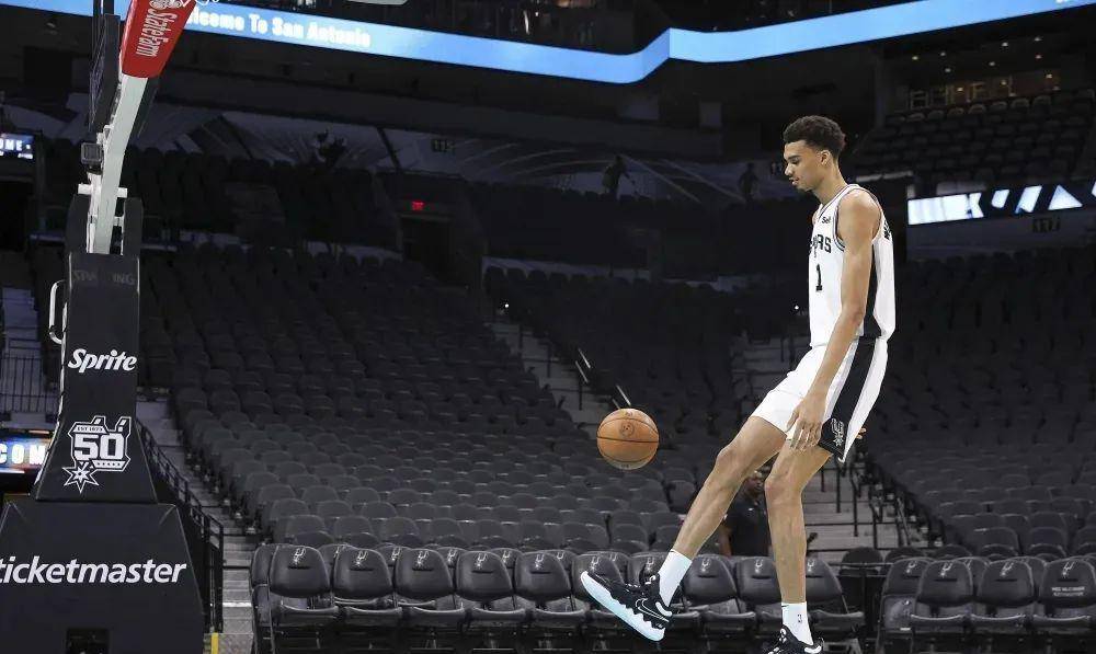 米兰体育：凯尔特人队防守策略：如何限制约基奇的传球？的简单介绍