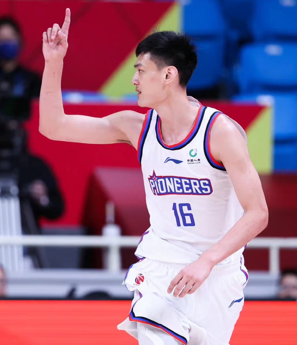 包含米兰体育:年轻球员郭田雨:在比赛中表现出色,获得教练和球迷认可的词条 包含米兰体育:年轻球员郭田雨:在比赛中表现出色,获得教练和球迷认可的词条