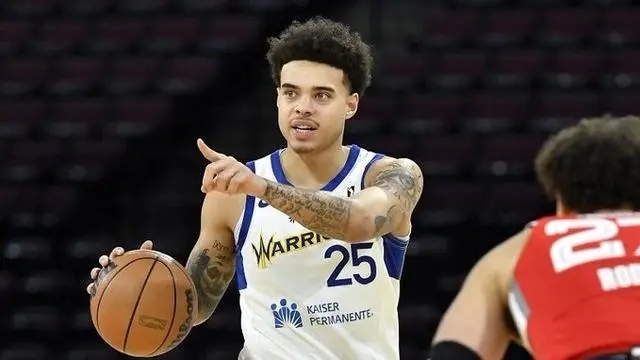 米兰体育：勇士队训练营：基诺内斯展现防守效率，争夺轮换位置的简单介绍