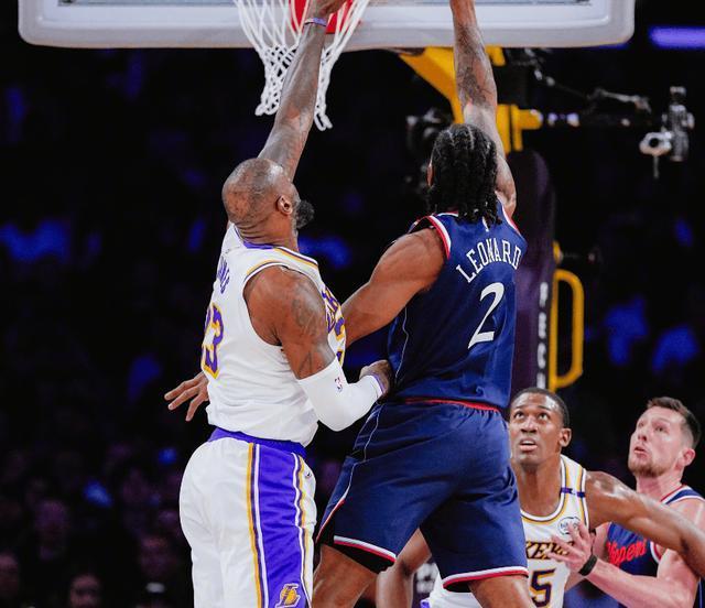 快船vs湖人:洛杉矶的巅峰对决 快船vs湖人:洛杉矶的巅峰对决