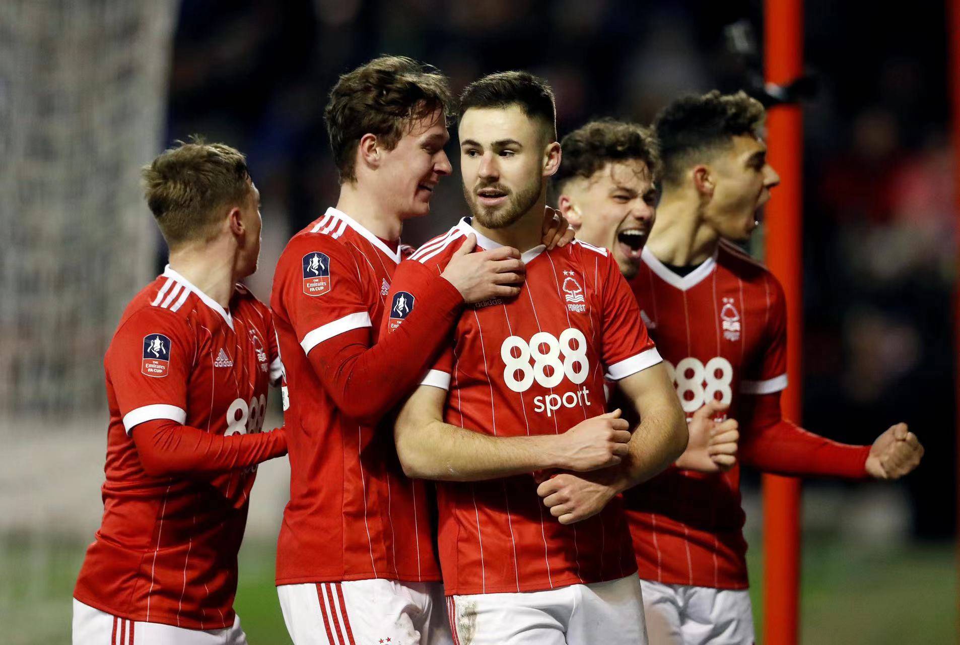 包含米兰体育:赛事的即时反应：如何应对复杂比赛状况的词条