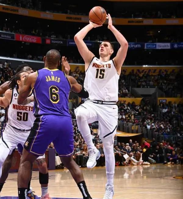 米兰体育:尼古拉·约基奇蝉联MVP：统治力依旧