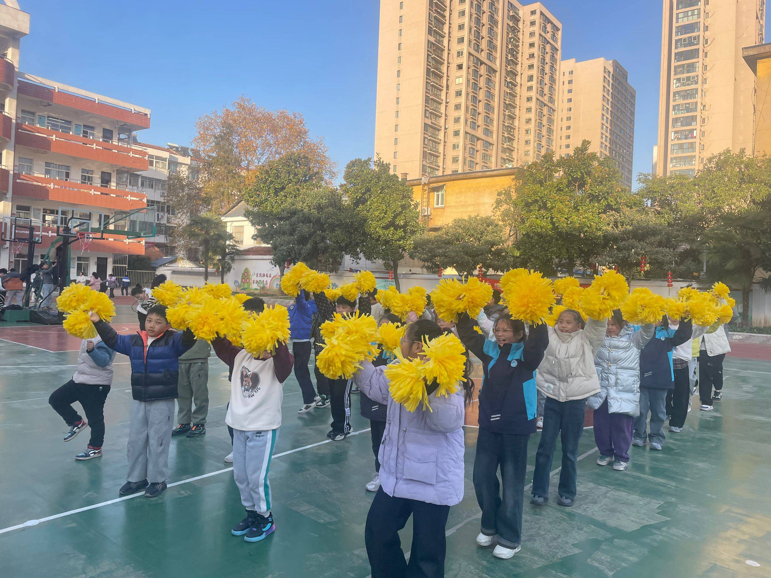 米兰体育：篮球公益活动走进山区：为孩子们带去希望和快乐的简单介绍