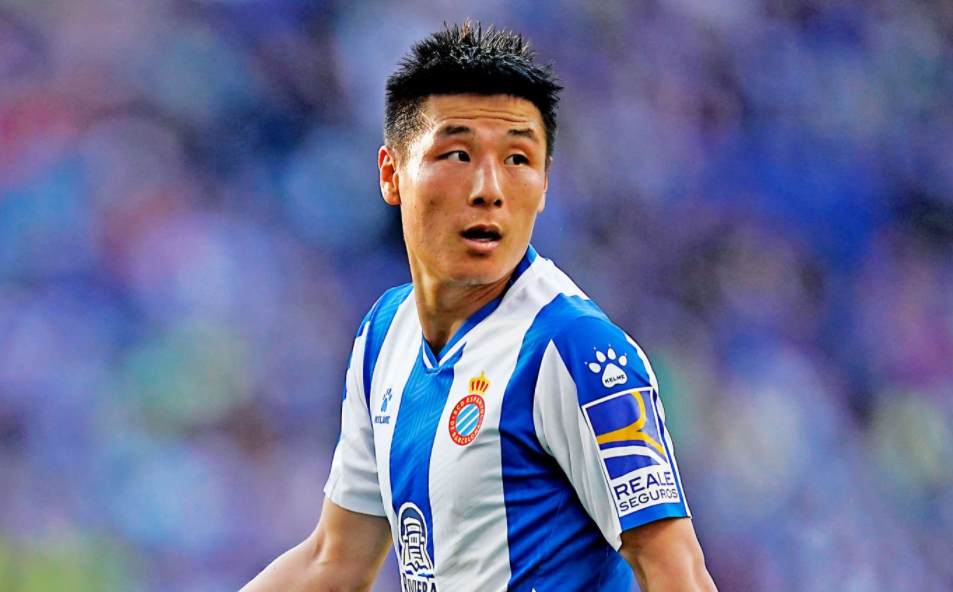 米兰体育:武磊：接受采访，谈留洋生活，鼓励年轻球员勇敢追梦