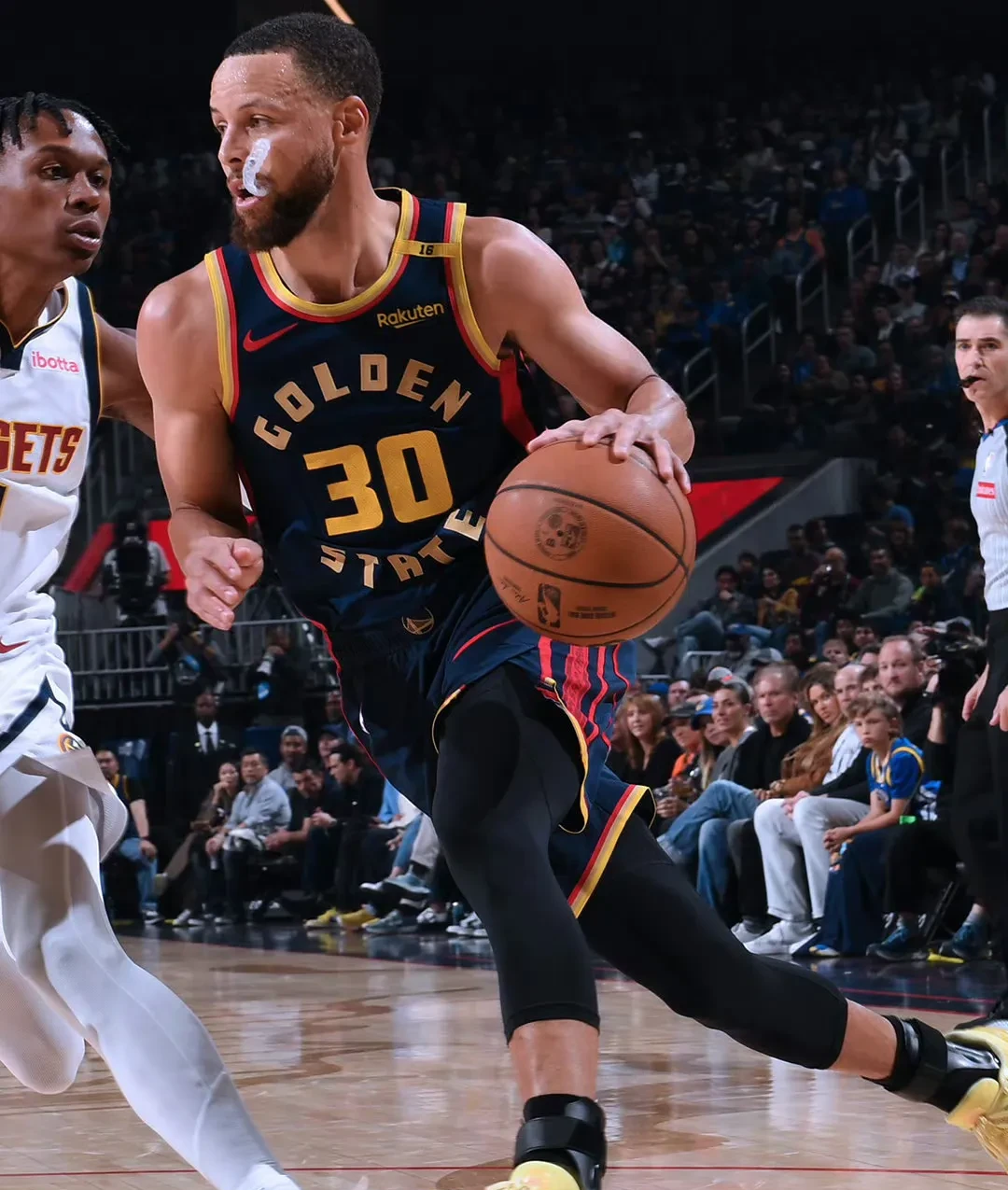 米兰体育：勇士队训练营：罗林斯展现防守技巧，争夺轮换位置