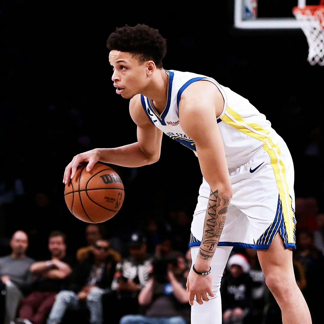 米兰体育:勇士队训练营:罗林斯展现防守技巧,争夺轮换位置 米兰体育:勇士队训练营:罗林斯展现防守技巧,争夺轮换位置