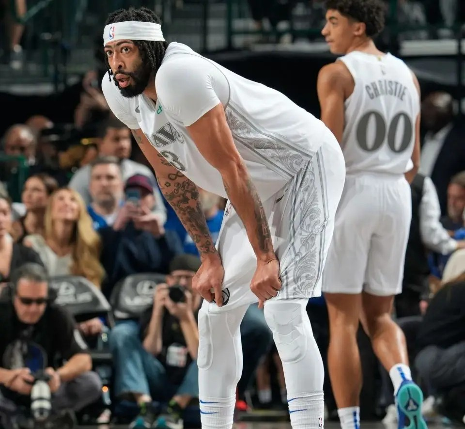 米兰体育：湖人队战术调整：如何最大化利用戴维斯的内线优势？的简单介绍