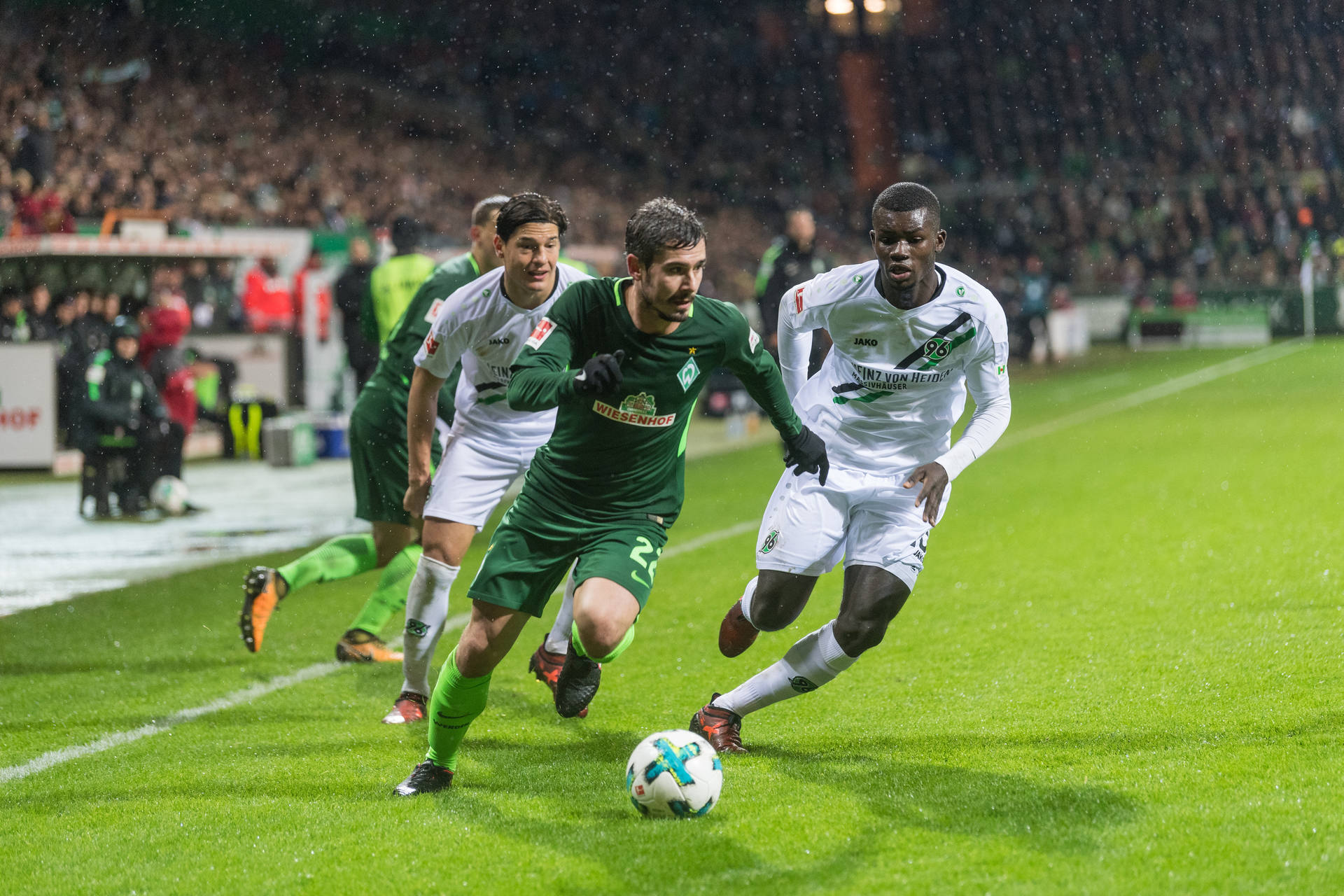 米兰体育：德甲不莱梅的转会策略与球队重建