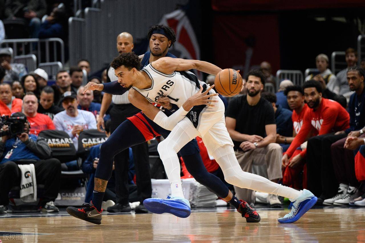 包含米兰体育：NBA联盟公布新赛季常规赛MVP赔率：约基奇领跑的词条