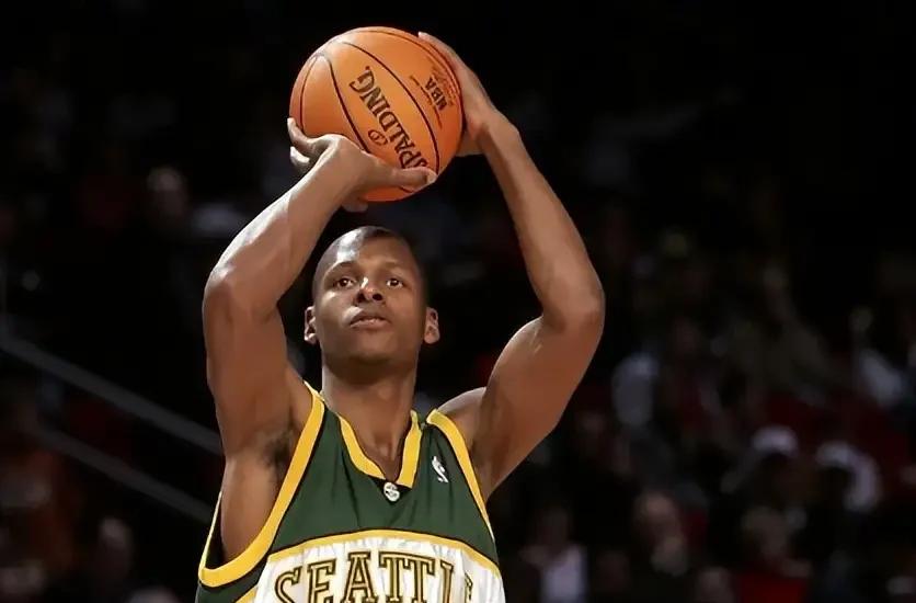 米兰体育：NBA球星自传：讲述雷阿伦的篮球人生