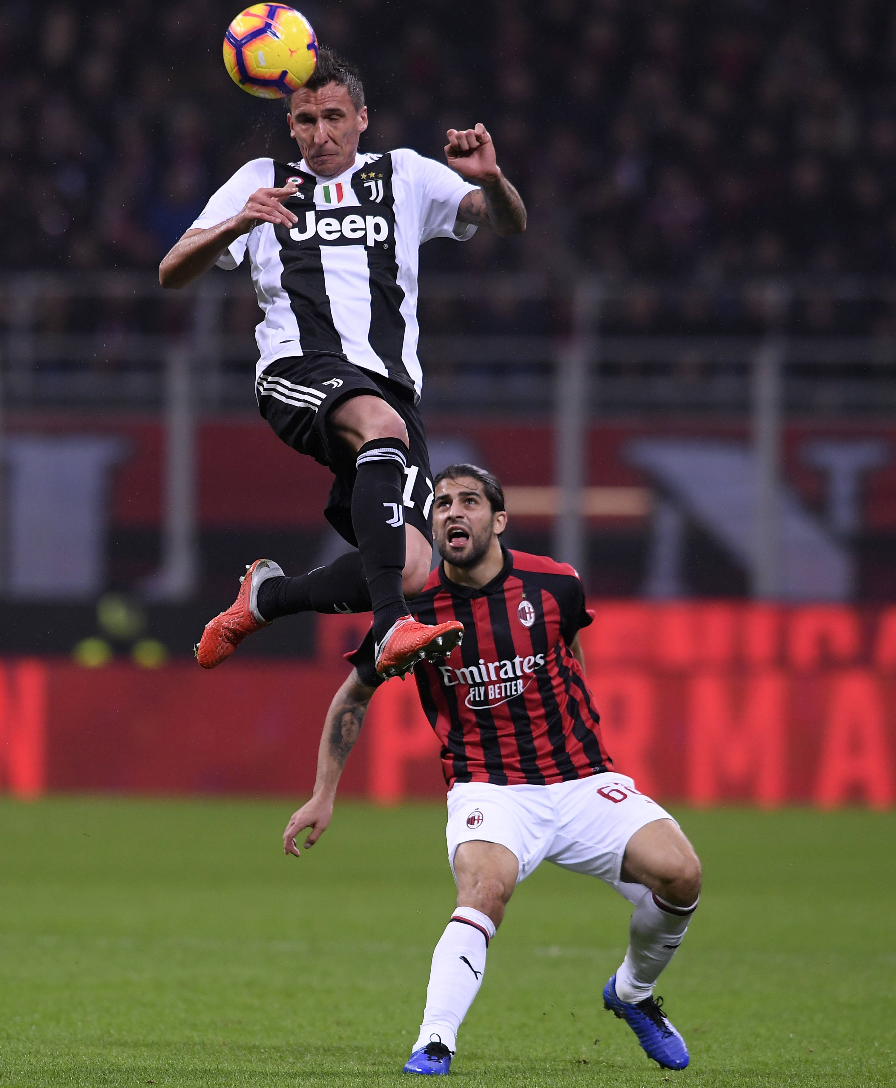 米兰体育:英超的紧张节奏:比赛与休赛期的平衡 米兰体育:英超的紧张节奏:比赛与休赛期的平衡