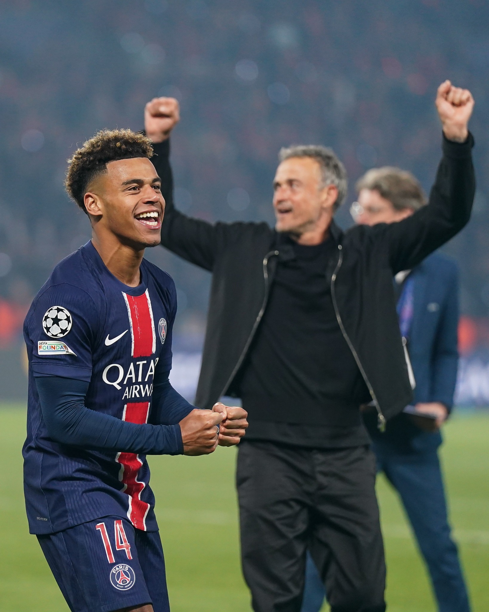 米兰体育:德甲的比赛日氛围:为什么球迷如此热情 米兰体育:德甲的比赛日氛围:为什么球迷如此热情