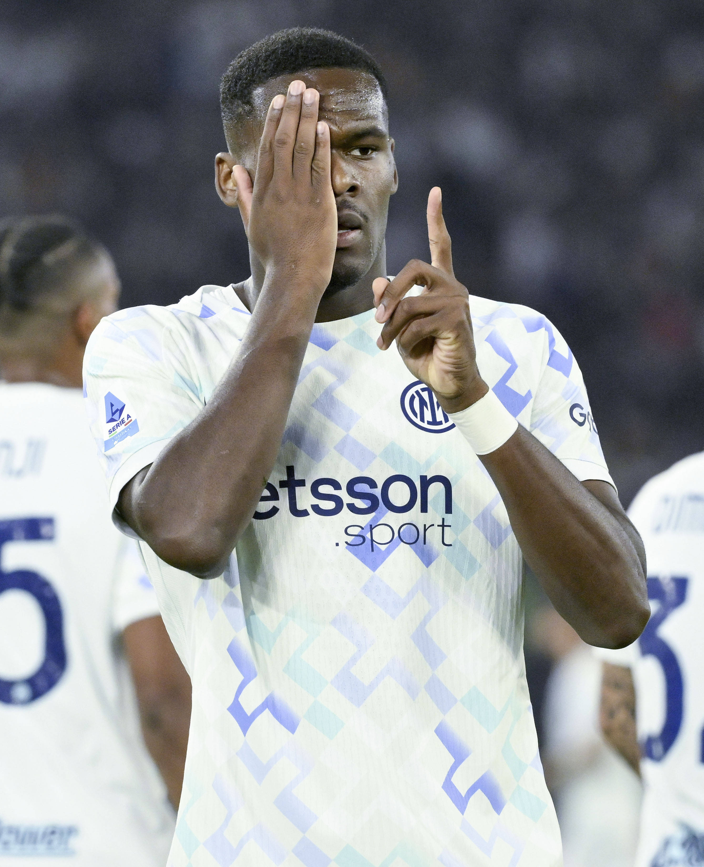 米兰体育：心态的转折：运动员在困境中的努力与坚持的简单介绍