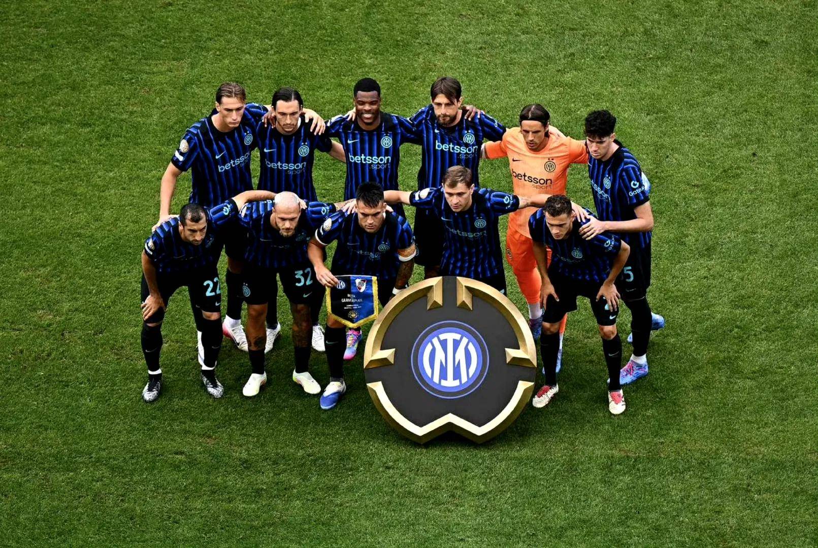 包含米兰体育:中国足球新星入选国家队,未来之星备受瞩目的词条 包含米兰体育:中国足球新星入选国家队,未来之星备受瞩目的词条