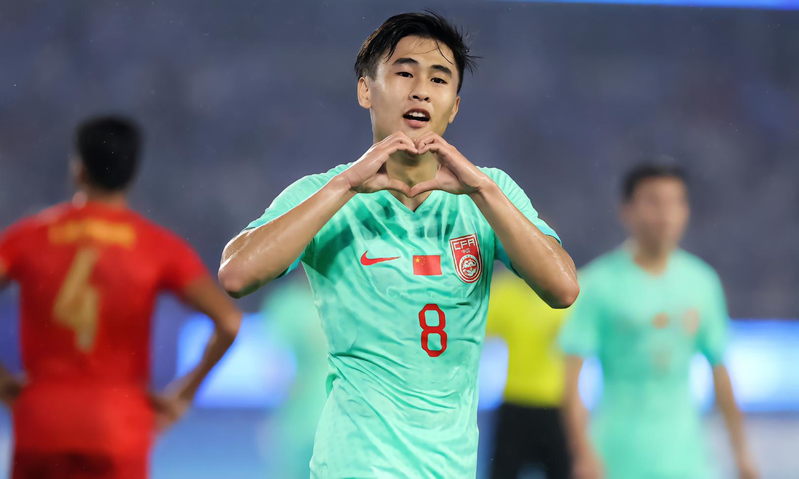 米兰体育:年轻球员戴伟浚“技术扶贫”，球迷：中国足球的希望全靠他了？的简单介绍