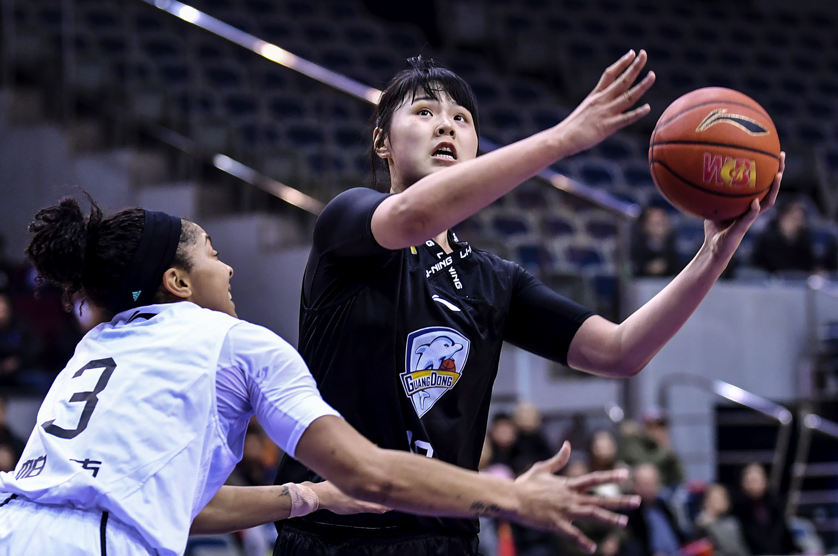 米兰体育：WCBA季后赛战火重燃，谁能问鼎冠军宝座？